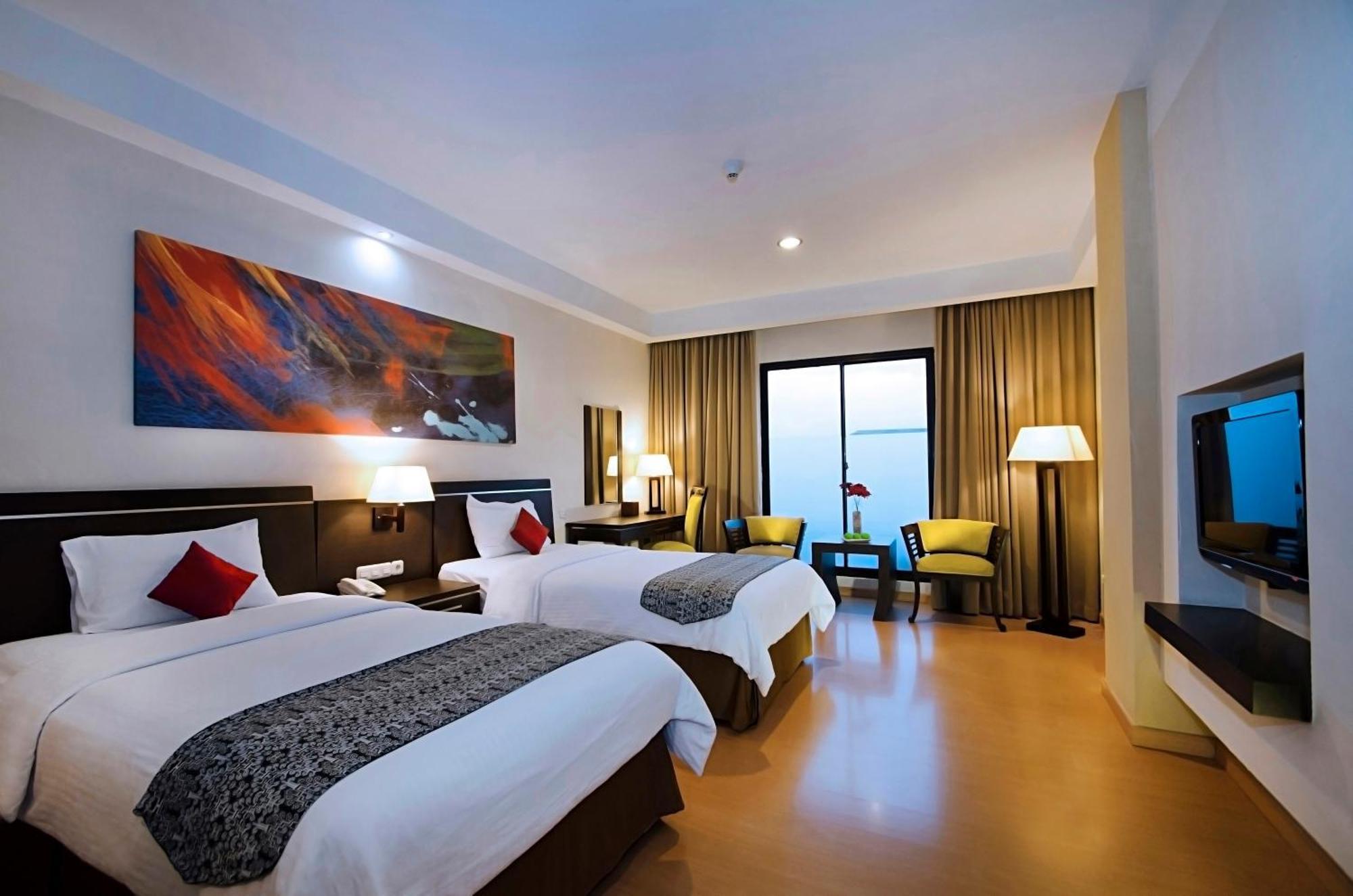 Aston Pontianak Hotel And Convention Center Room photo